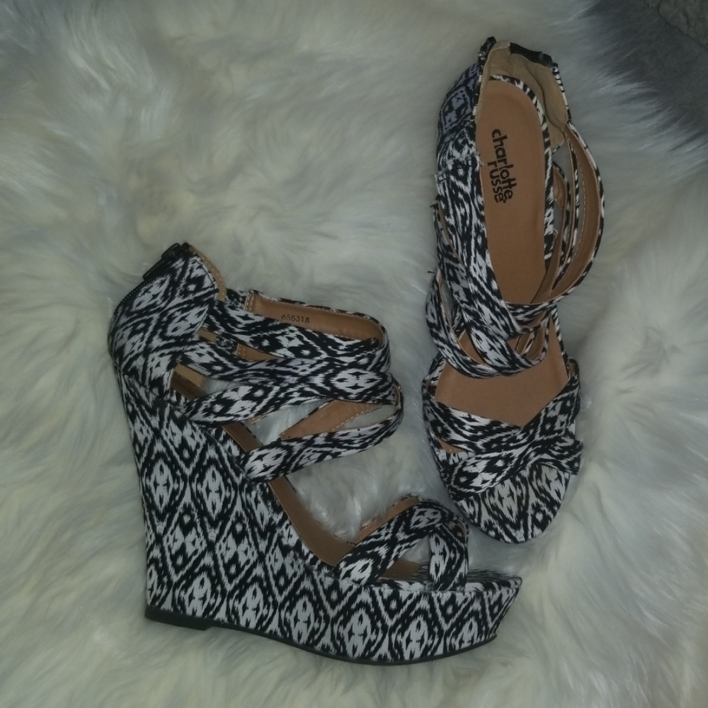 Black/white wedges